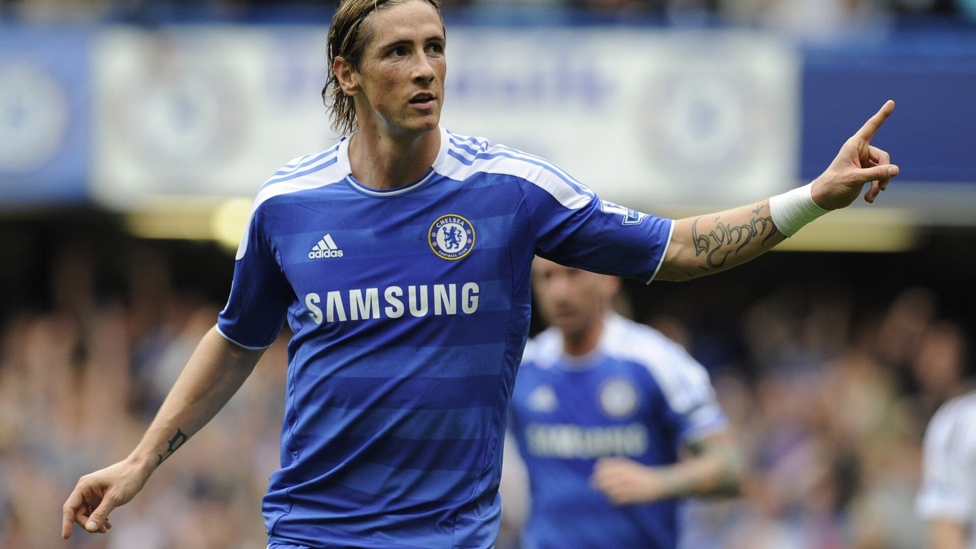 《探索未来：电竞产业的虚拟现实科技应用》，未来电竞市场前景巨大